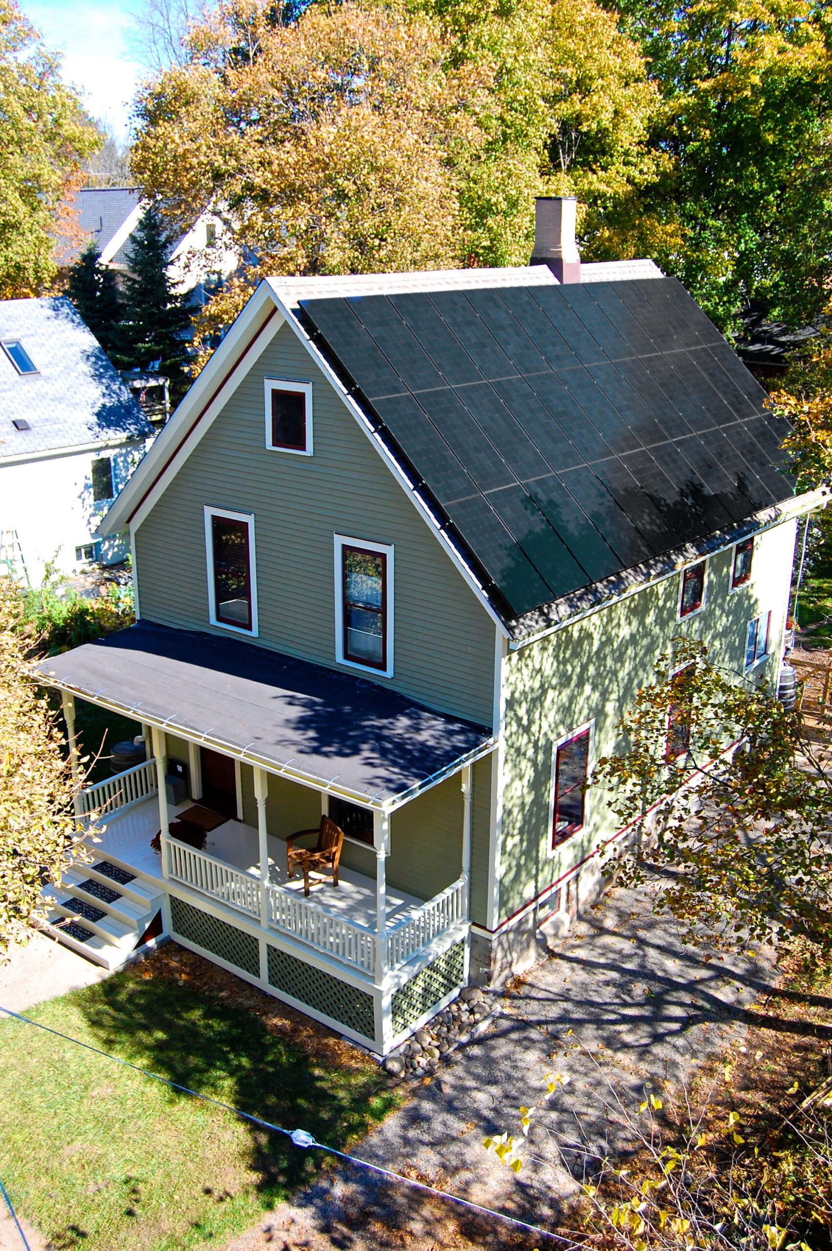 10 Energy-Efficient House Designs with Solar Panels