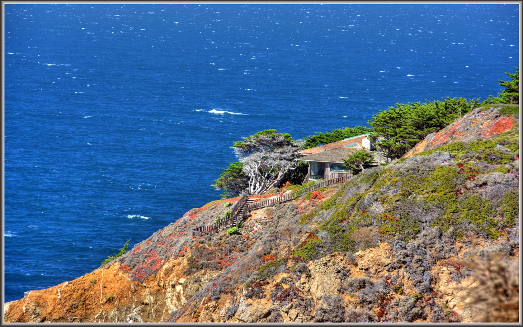The Cliff House, Big Sur, California (image credits: wikimedia)