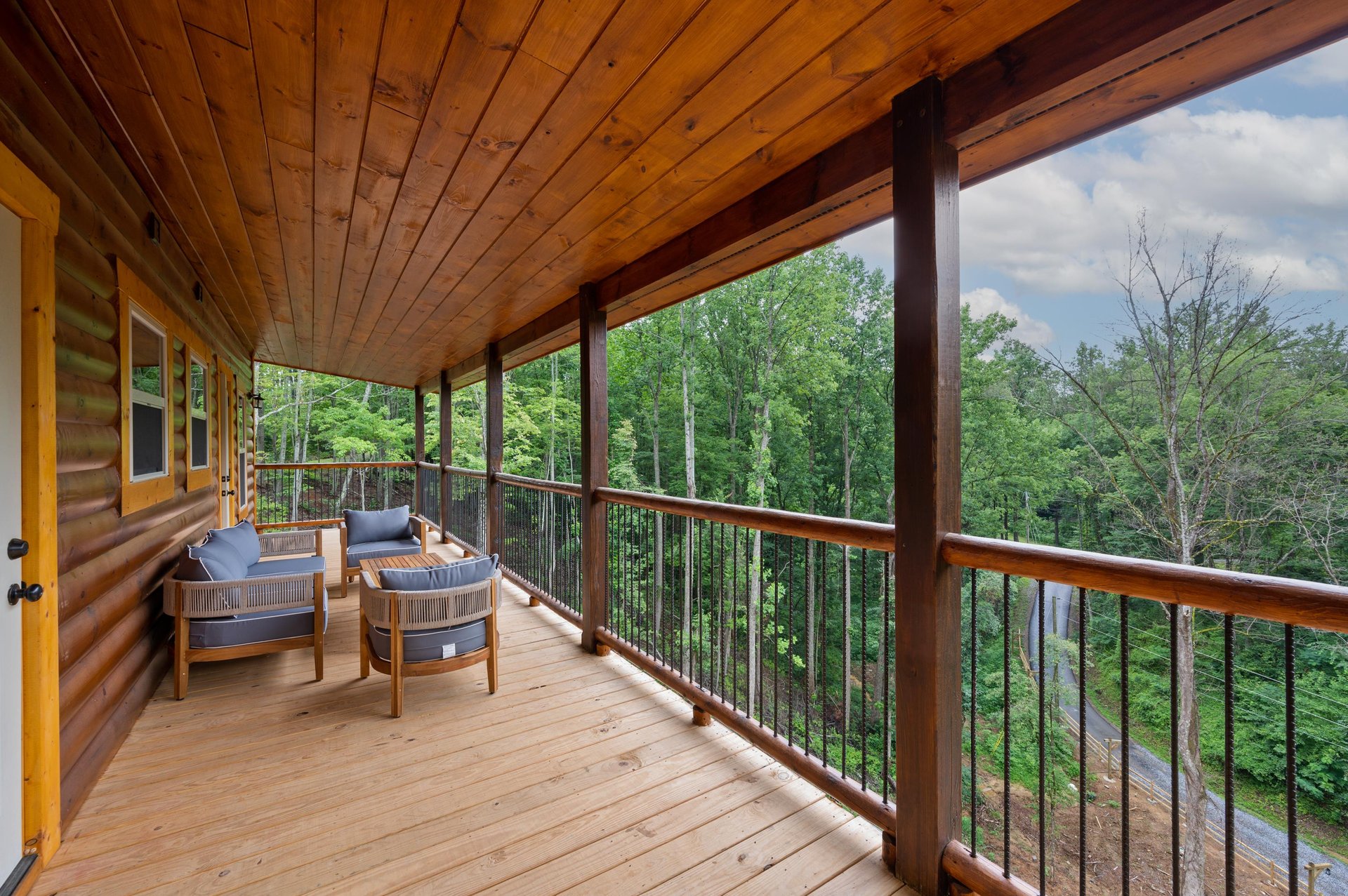 The Mountain Lodge, Aspen, Colorado (image credits: wikimedia)