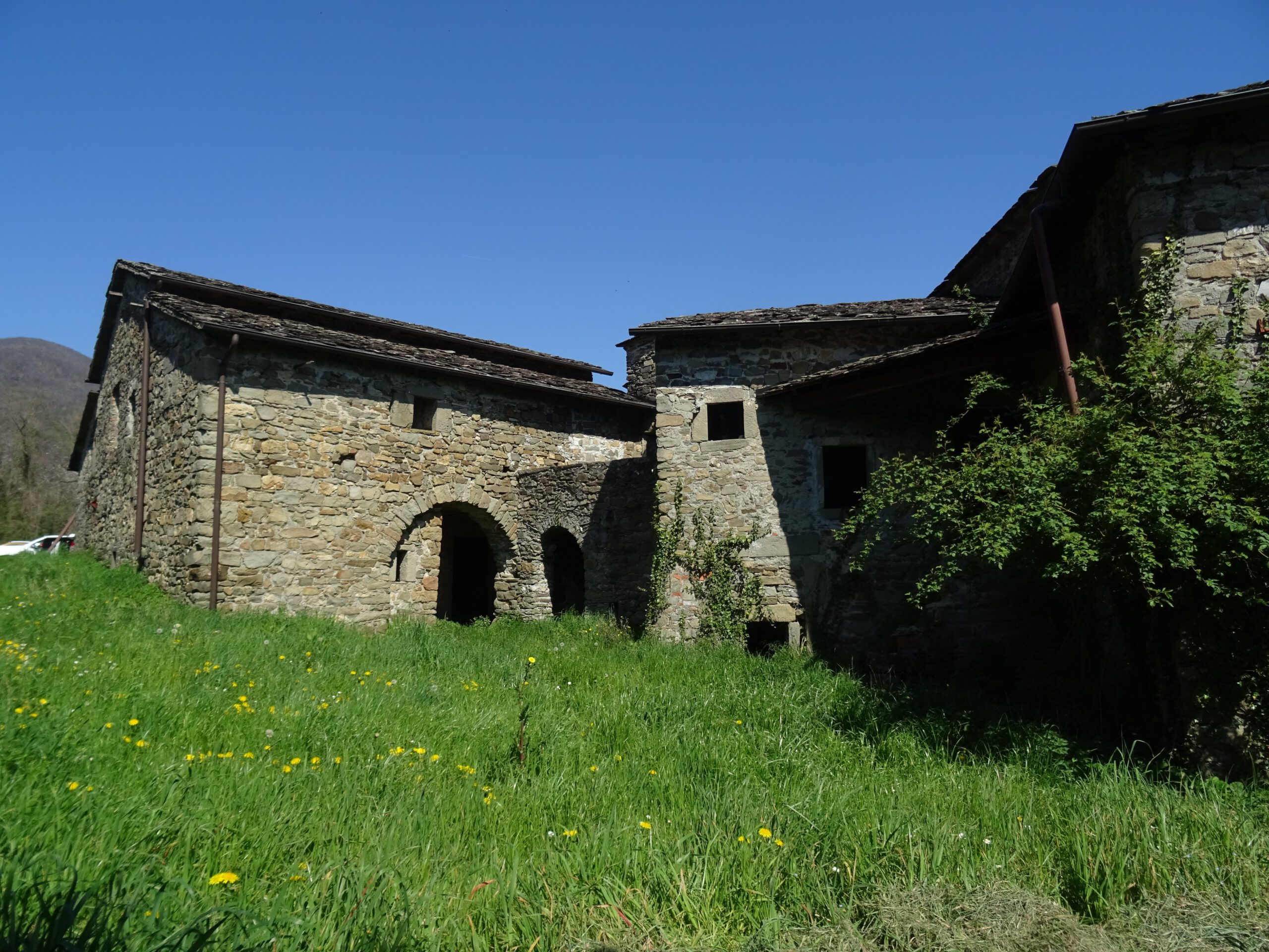 The Historic Manor, Tuscany, Italy (image credits: wikimedia)