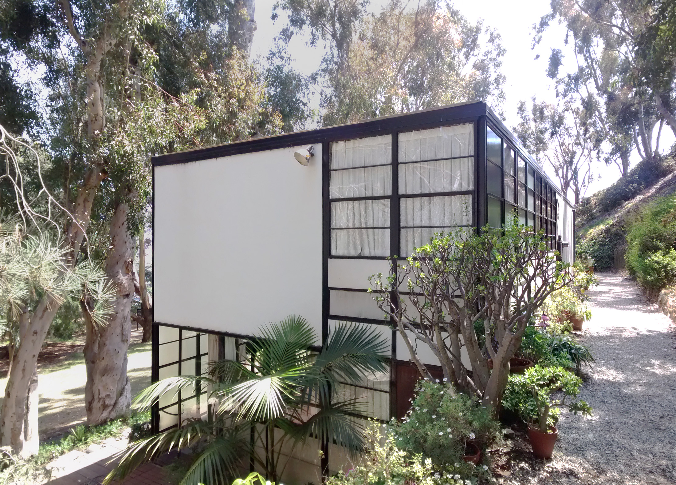 Eames House – Charles and Ray Eames (image credits: wikimedia)