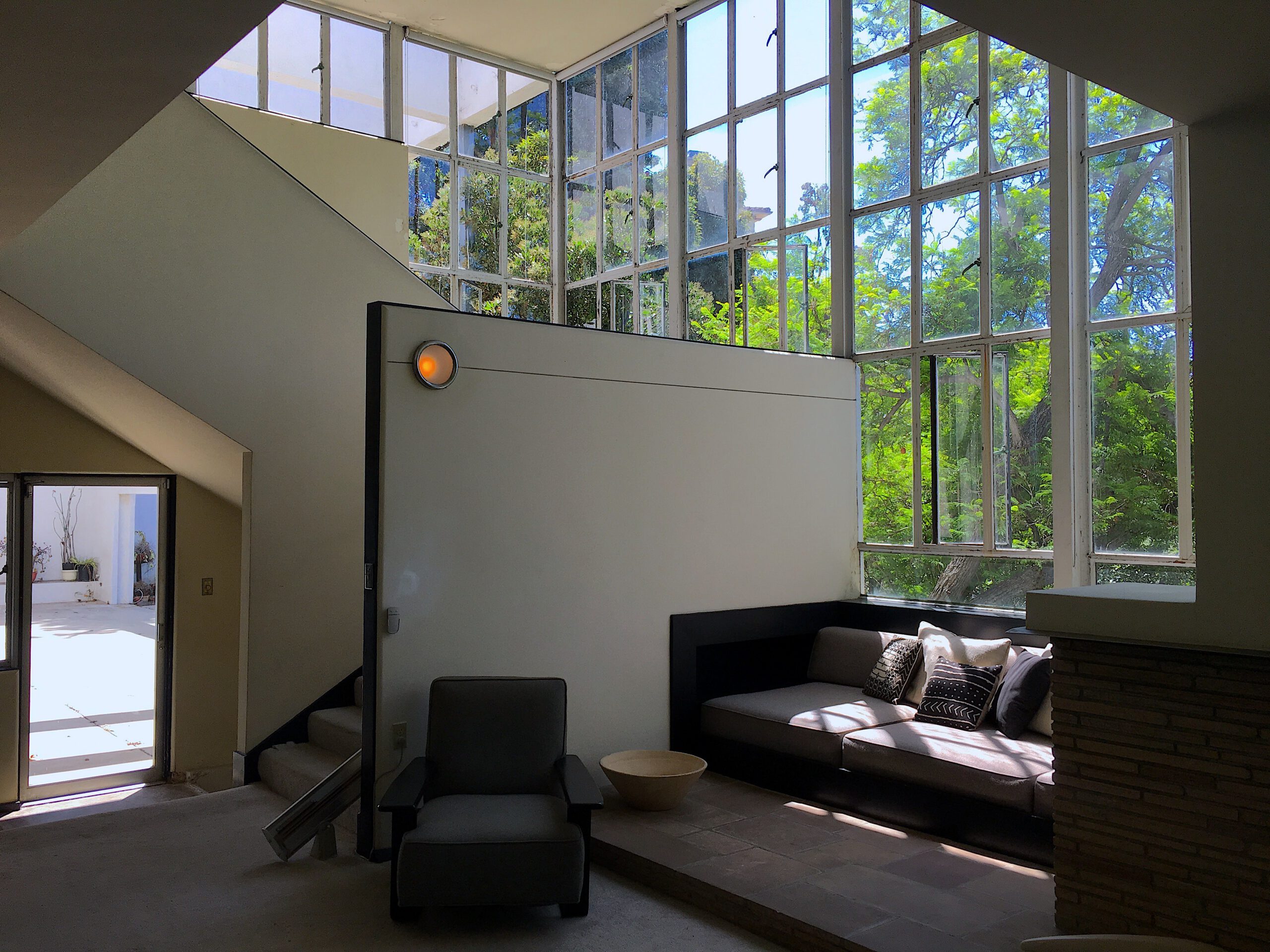 Lovell Health House – Richard Neutra (image credits: wikimedia)