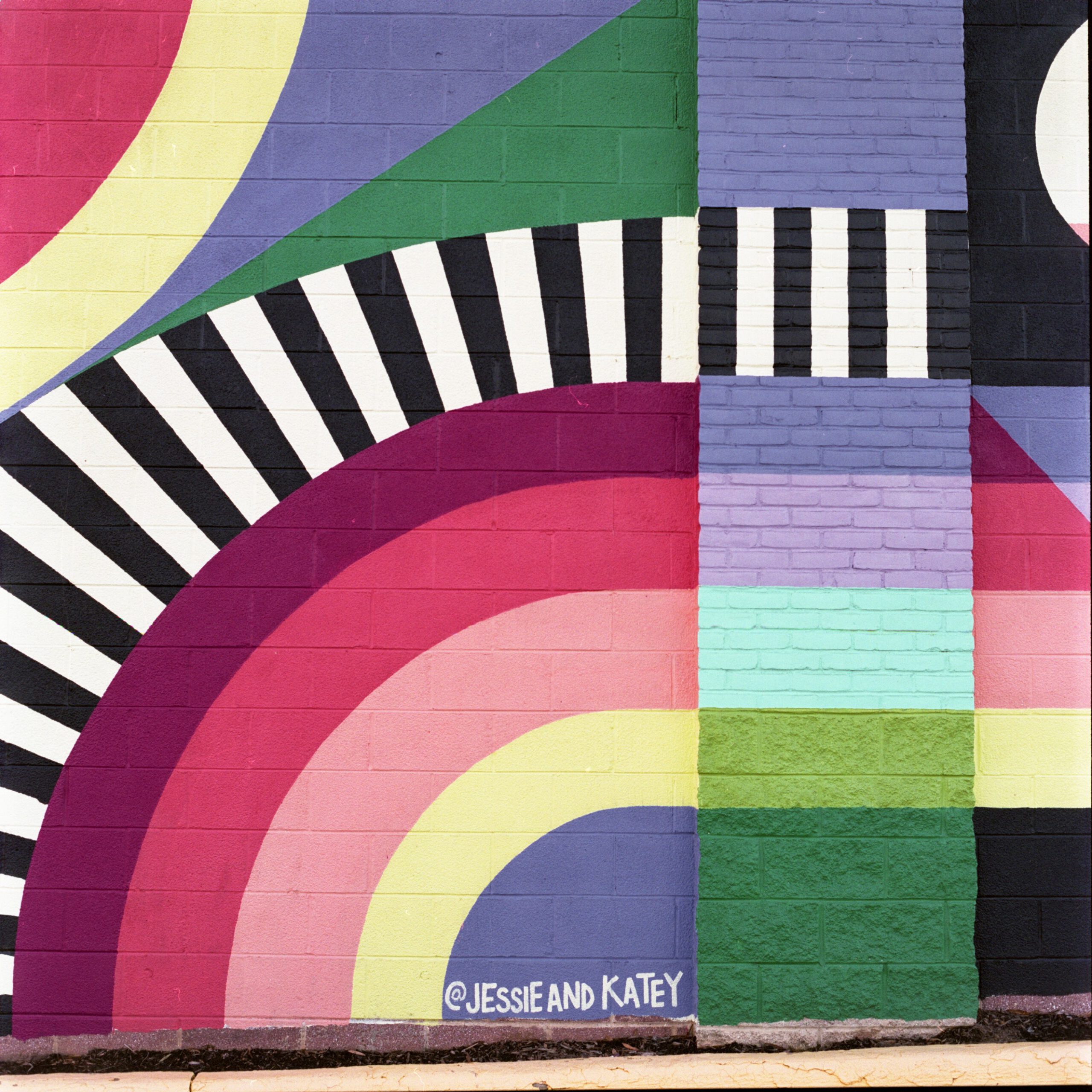 Bold Paint Colors (image credits: wikimedia)