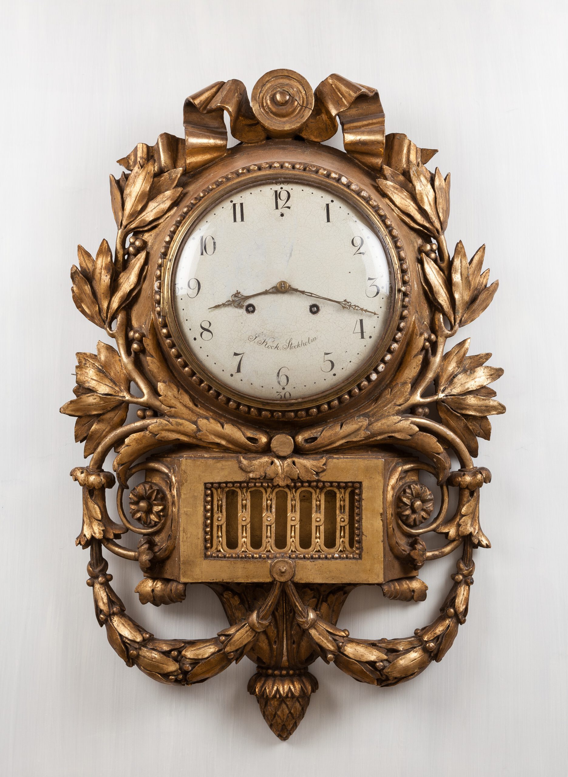Antique Furniture Finds (image credits: wikimedia)