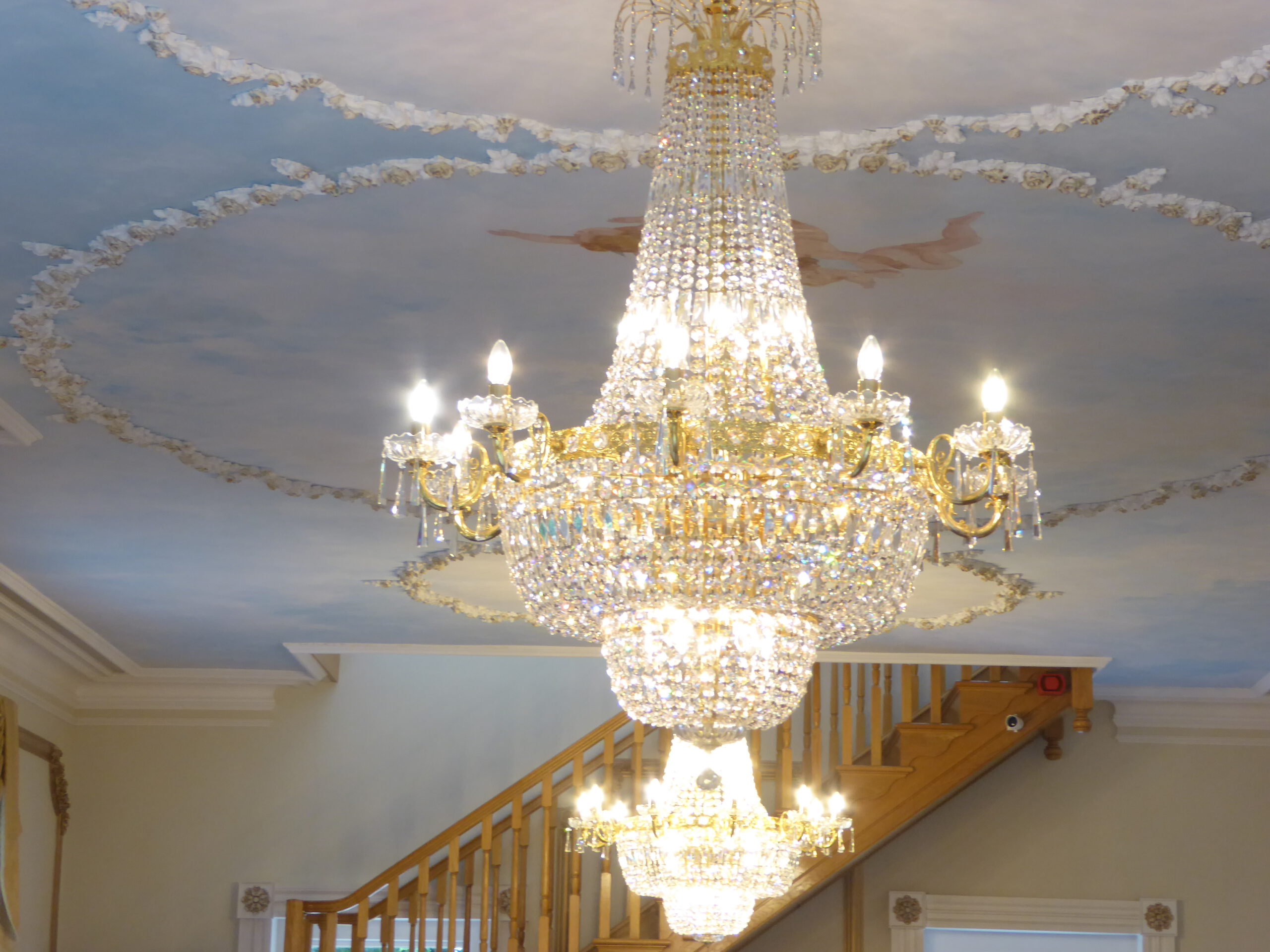 Statement Chandeliers (image credits: wikimedia)