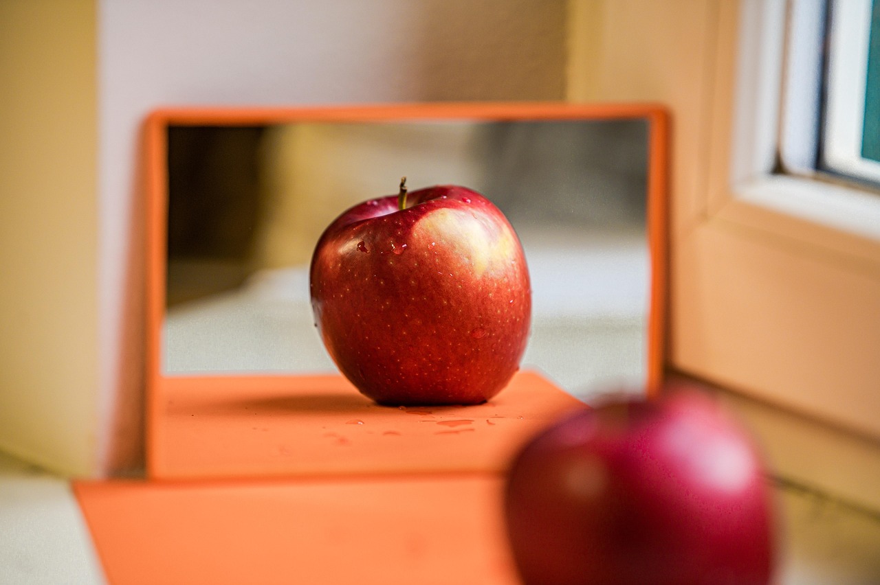 Strategic Use of Mirrors (image credits: pixabay)