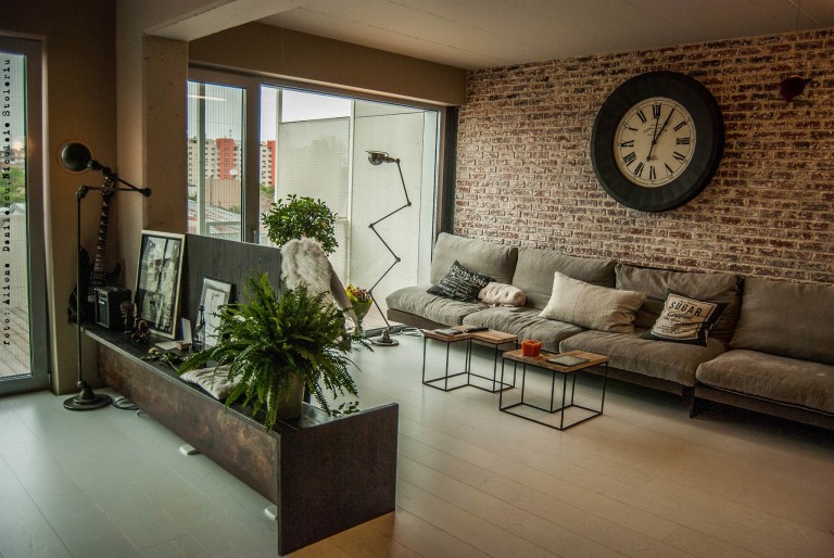 Open Concept Living Expands Every Inch (image credits: wikimedia)