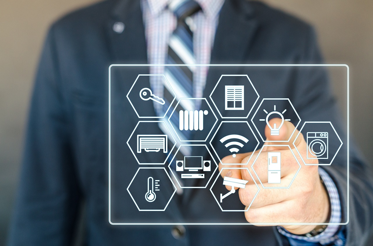 Smart Home Tech Seamlessly Blends Beauty and Function (image credits: pixabay)