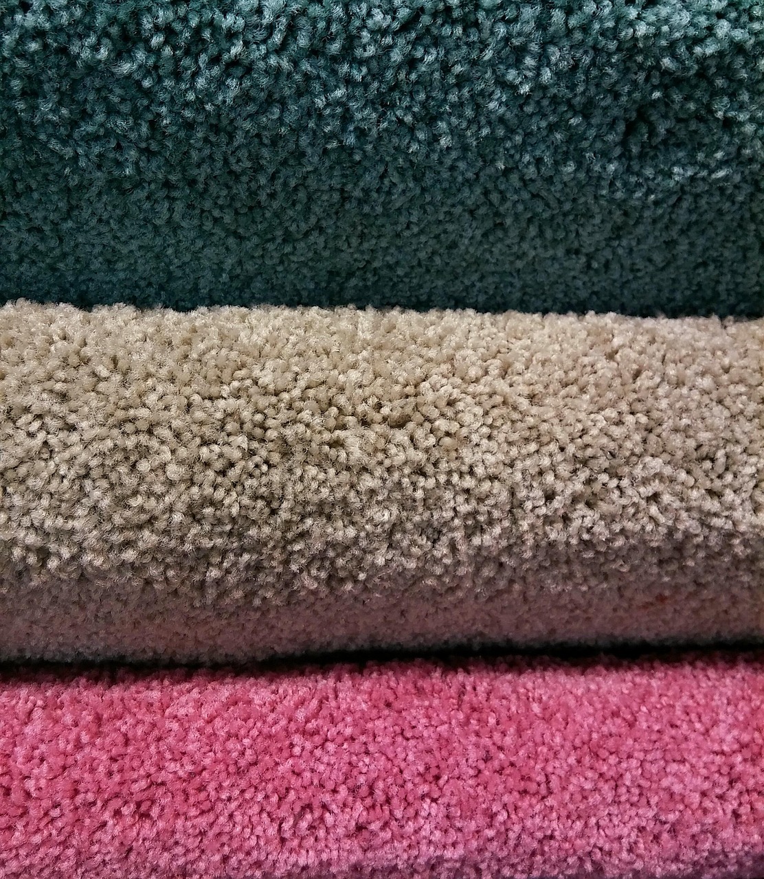 Layering Rugs for Depth and Interest (image credits: pixabay)