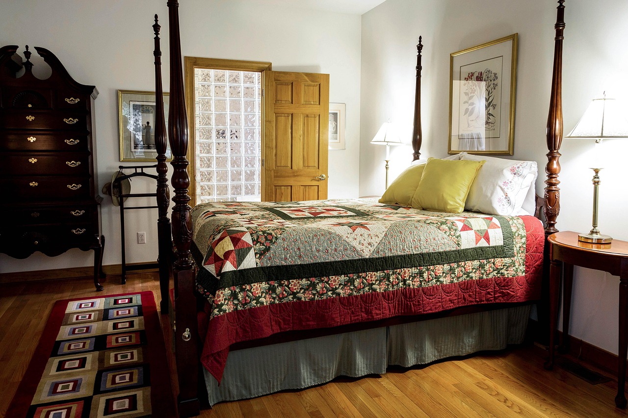 Layering Rugs and Throws for Depth (image credits: pixabay)