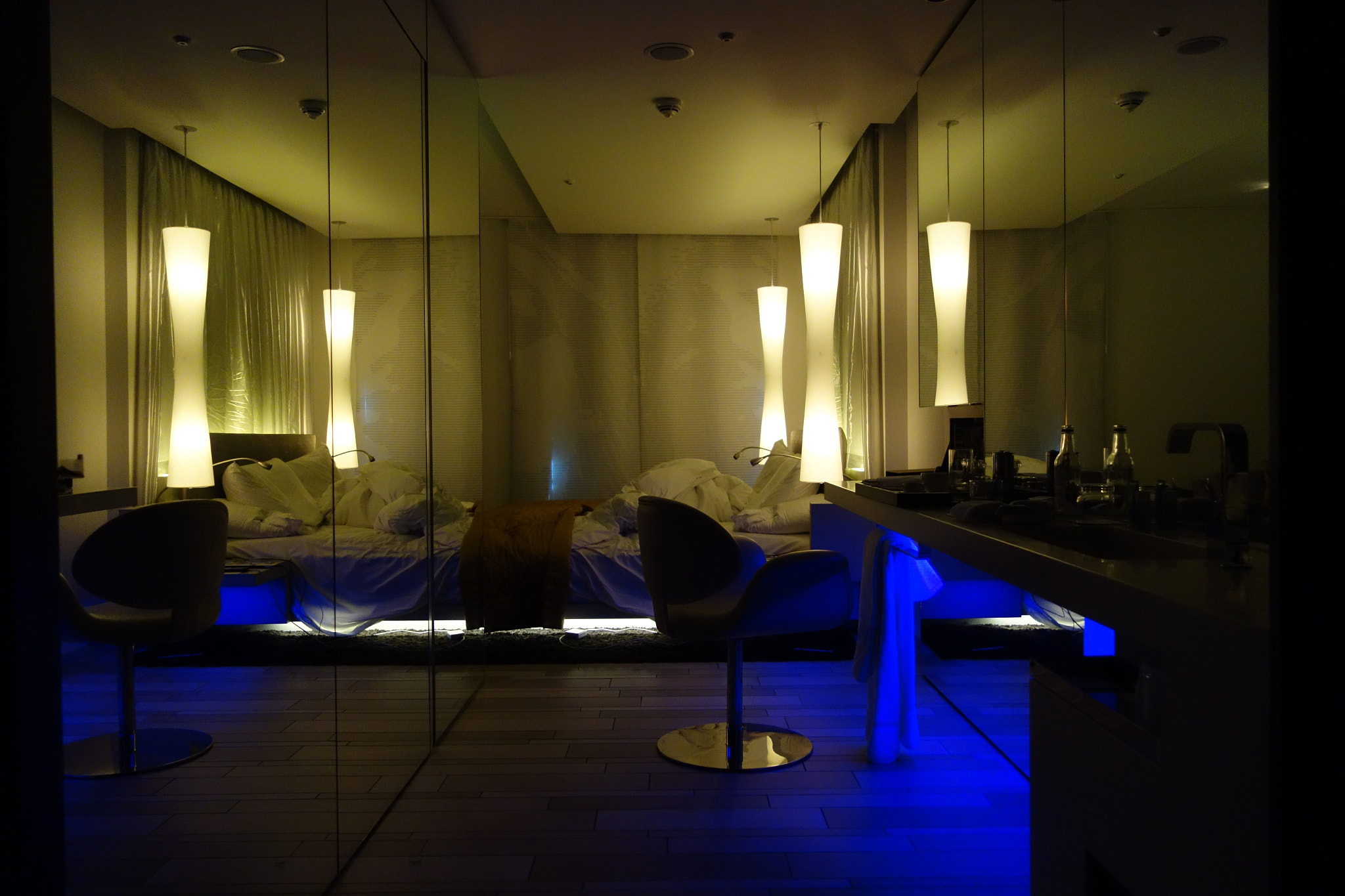 Lighting That Shifts with Your Mood (image credits: wikimedia)