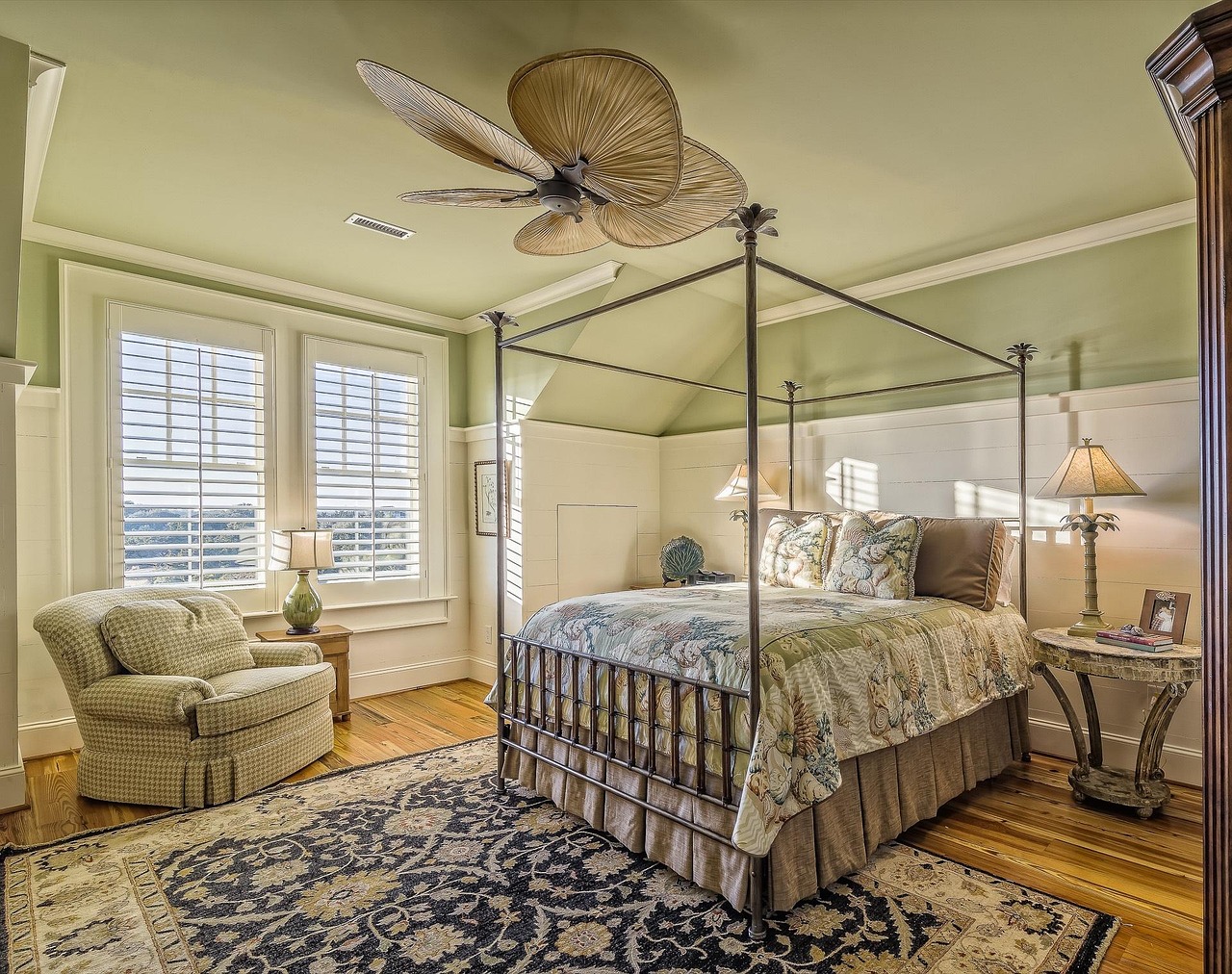 Bold Area Rugs: Grounding the Room with Personality (image credits: pixabay)