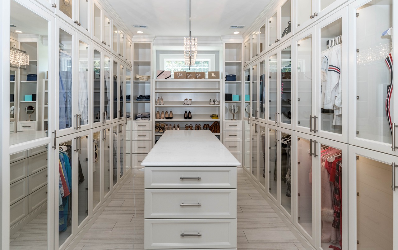 Designer Walk-In Closets (image credits: pixabay)