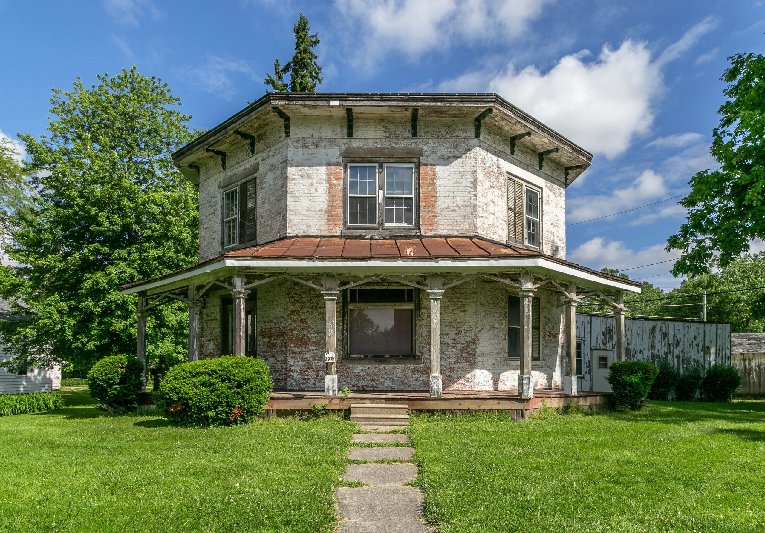 Octagonal Houses: Unique and Eye-Catching (image credits: wikimedia)