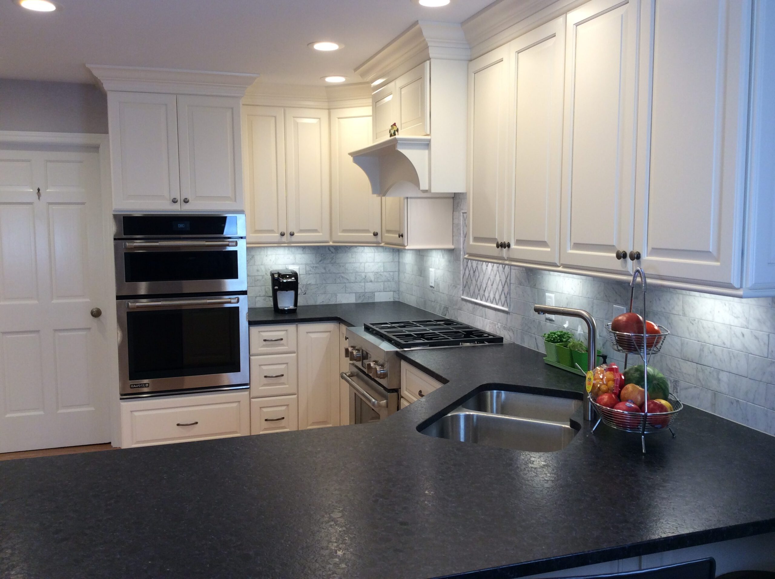 Statement Appliances Transform Kitchens (image credits: wikimedia)