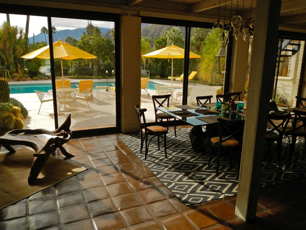 Indoor-Outdoor Living That Blurs All Boundaries (image credits: flickr)