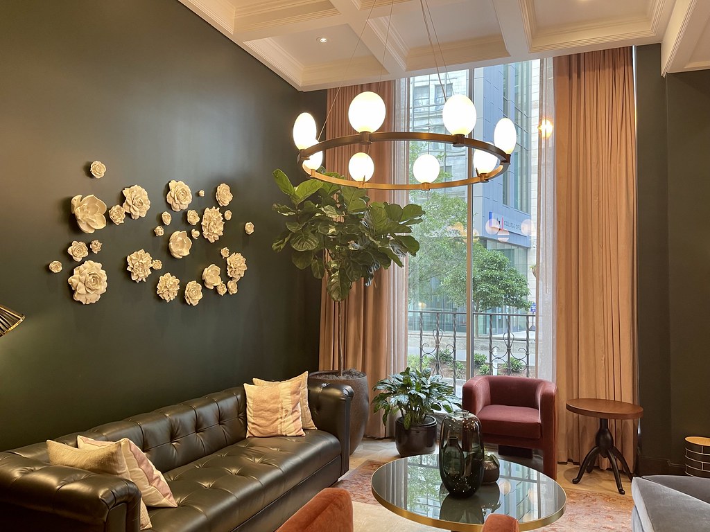Statement Lighting That Transforms Everything (image credits: flickr)