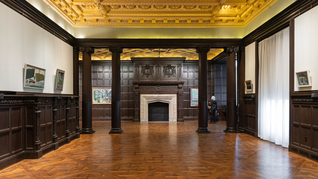Crown Molding and Trim Illusions (image credits: flickr)
