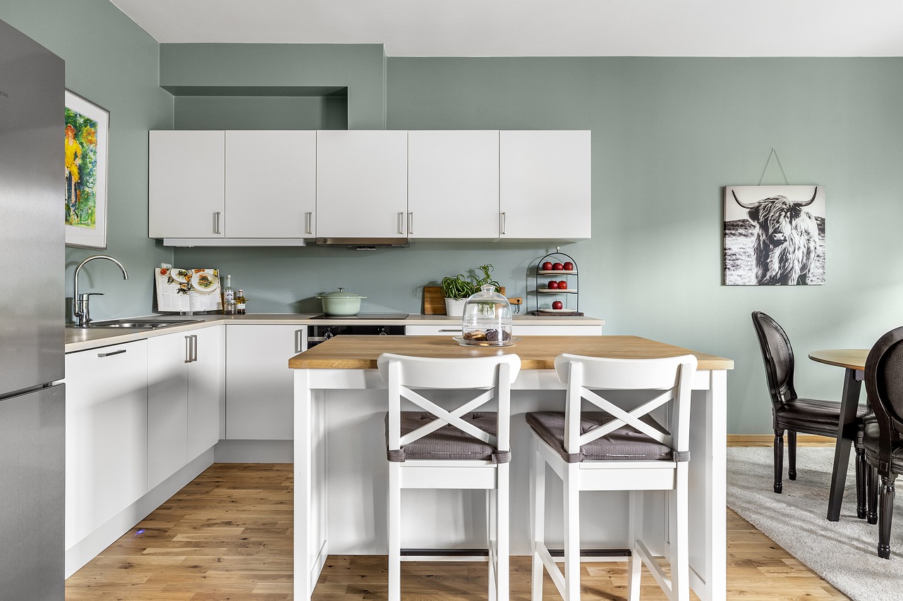 Wall-Mounted Storage Systems Maximize Vertical Space (image credits: pixabay)
