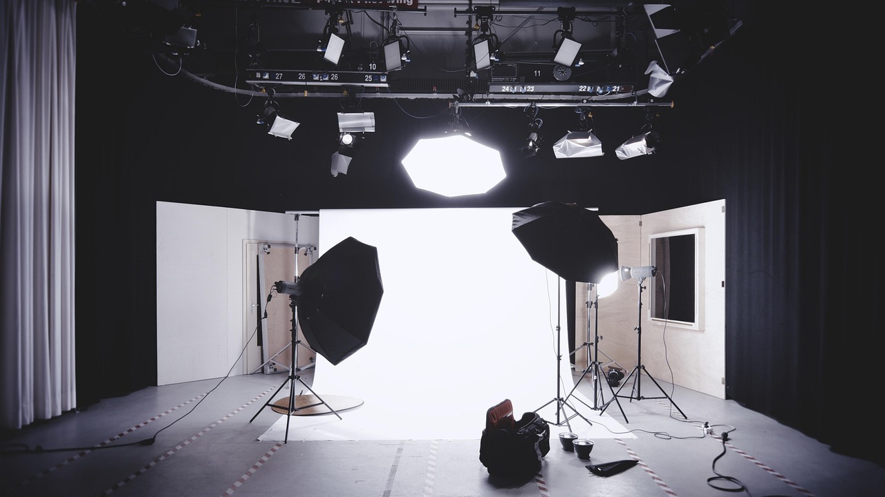 Multiple Light Sources Eliminate Amateur Mistakes (image credits: pixabay)
