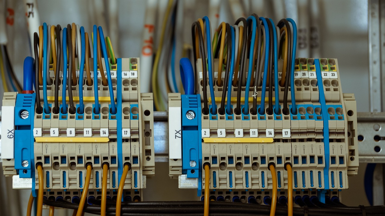 Electrical Work That Meets Minimum Code Requirements (image credits: pixabay)